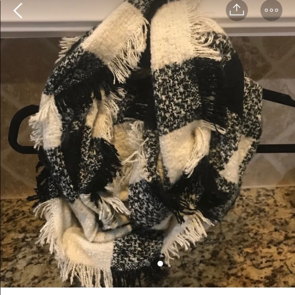 Anthropologie buffalo infinity scarf - Picture 3 of 3